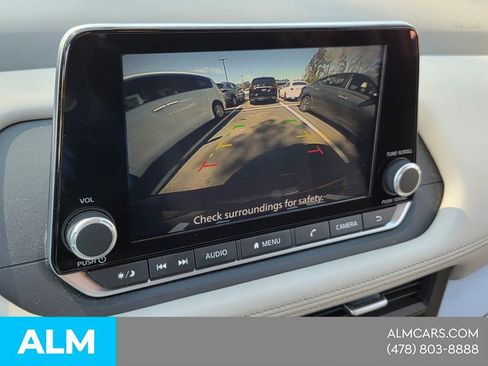 Used 2025 Nissan Rogue SV image 18