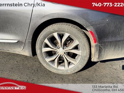 Used 2018 Chrysler Pacifica Limited w/ Tire & Wheel Group image 23