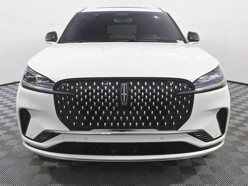Certified 2025 Lincoln Aviator Black Label AWD/4WD image 10