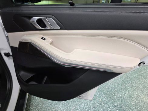 Used 2022 BMW X5 xDrive45e w/ Executive Package image 24