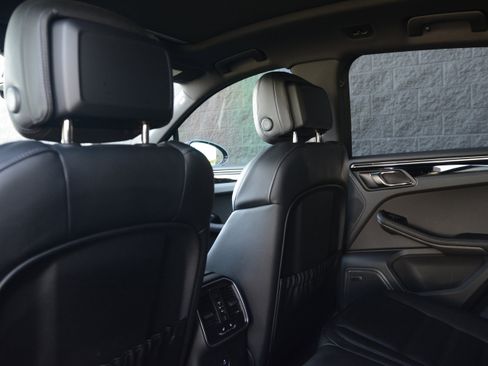 Certified 2026 Porsche Macan image 35