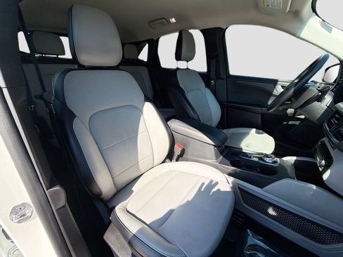 Used 2023 Ford Escape Platinum image 14