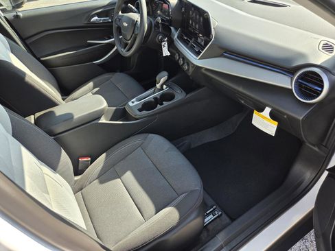New 2026 Chevrolet Trax LS w/ LS Convenience Package FWD image 9