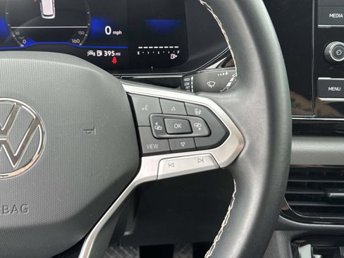 Used 2024 Volkswagen Taos SE FWD image 23