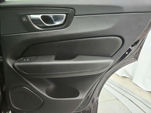 Used 2022 Volvo XC60 B5 Momentum image 35