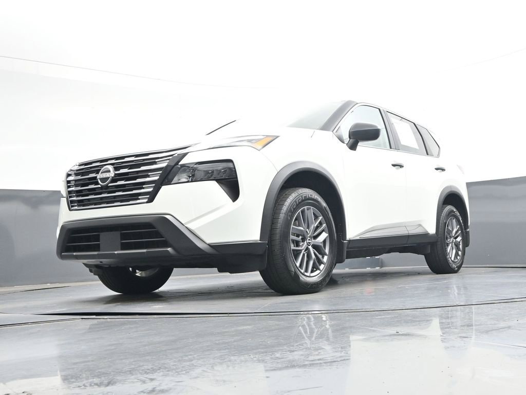 Used 2025 Nissan Rogue S AWD/4WD image 43
