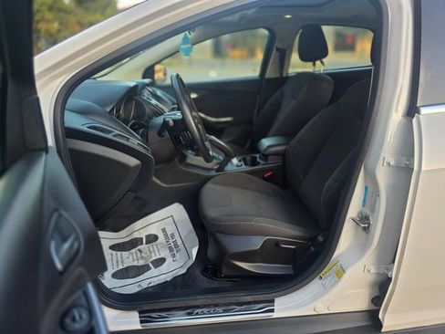 Used 2012 Ford Focus Titanium w/ Titanium Handling Pkg FWD image 31