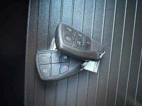 Used 2025 GMC Yukon Denali image 39