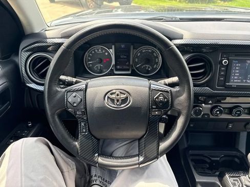 Used 2017 Toyota Tacoma SR5 w/ Tow Package AWD/4WD image 14