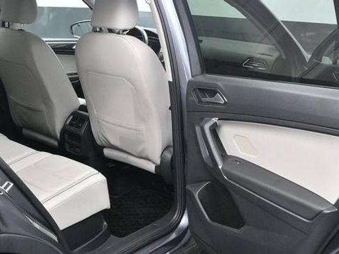 Used 2018 Volkswagen Tiguan SEL Premium AWD/4WD image 16