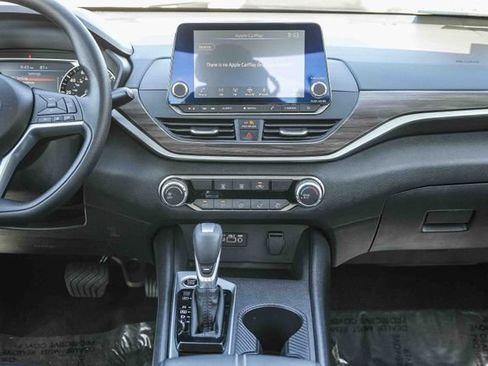 Used 2025 Nissan Altima 2.5 SV FWD image 15