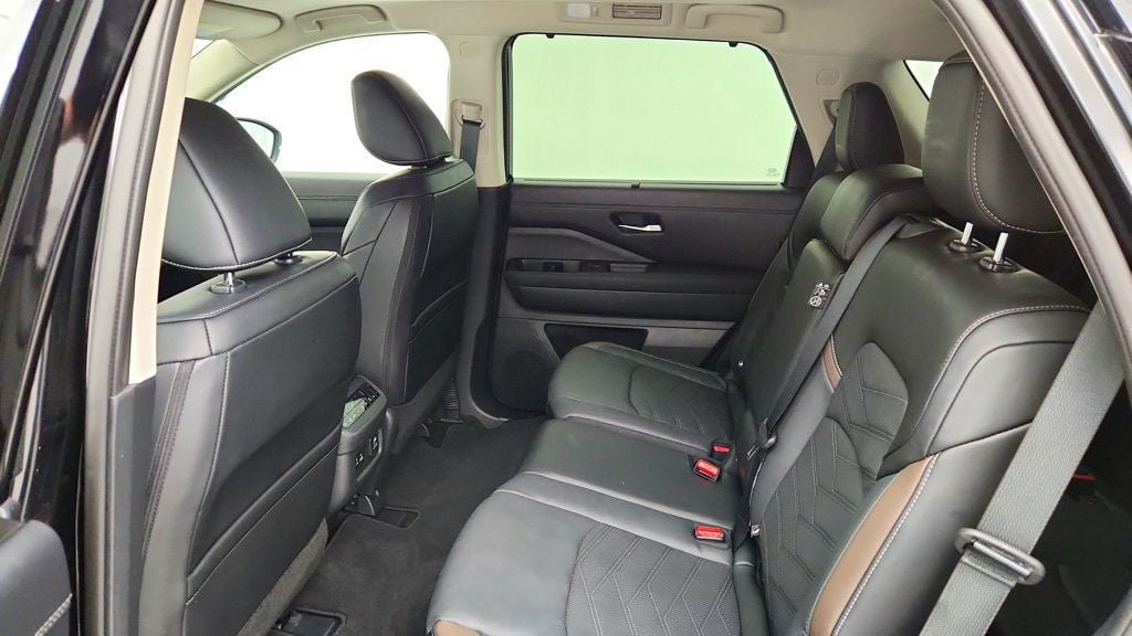 Used 2025 Nissan Pathfinder Platinum w/ Cargo Package AWD/4WD image 22
