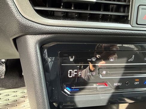 Certified 2025 Volkswagen Taos SE image 20