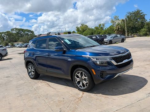 Certified 2023 Kia Seltos EX AWD/4WD image 2