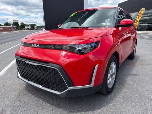 Certified 2025 Kia Soul LX w/ LX Technology Package FWD image 8
