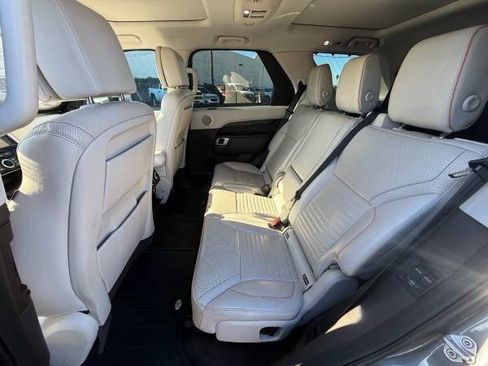 Used 2017 Land Rover Discovery HSE Luxury image 18