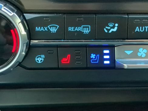 Certified 2025 Ford F250 Platinum w/ FX4 Off-Road Package AWD/4WD image 63