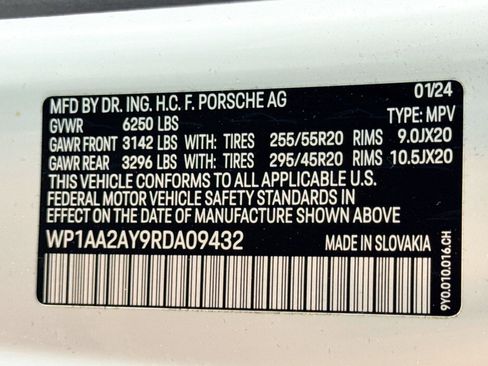 Used 2024 Porsche Cayenne image 31