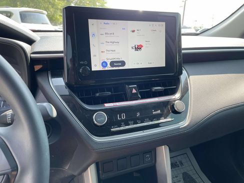 Used 2025 Toyota Corolla Cross LE FWD image 23