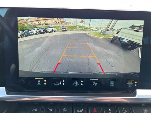 Used 2023 Chevrolet Silverado 1500 LTZ w/ Technology Package AWD/4WD image 31