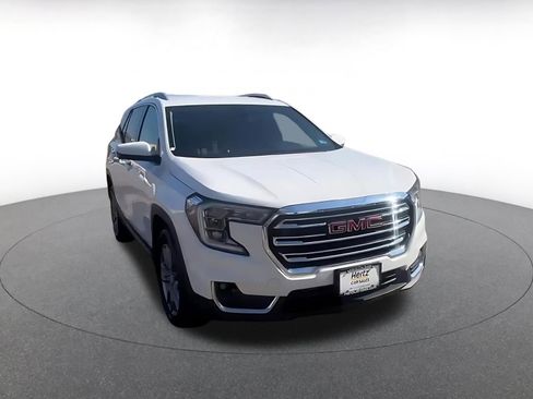 Used 2024 GMC Terrain SLT image 3