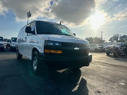 Used 2018 Chevrolet Express 2500 w/ Driver Convenience Package image 3