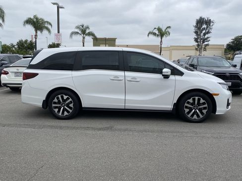 Used 2025 Honda Odyssey EX-L image 2