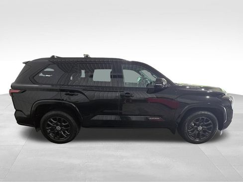 Used 2024 Toyota Sequoia Platinum AWD/4WD image 6