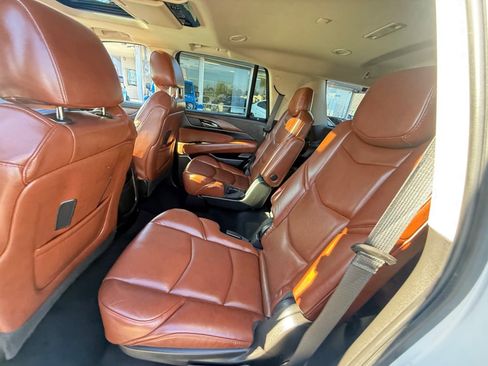 Used 2019 Cadillac Escalade Premium Luxury image 15