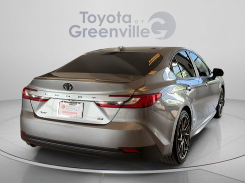 Used 2025 Toyota Camry SE w/ Convenience Package FWD image 6