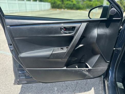 Used 2018 Toyota Corolla SE FWD image 13