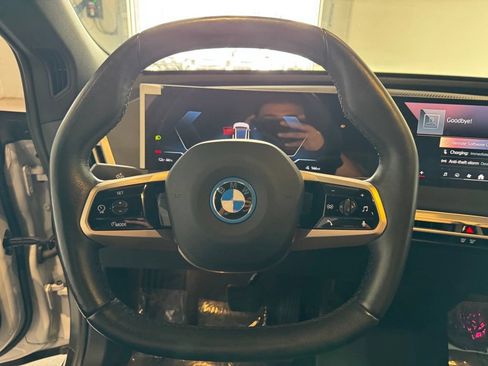 Used 2025 BMW iX xDrive50 w/ Sport Package AWD/4WD image 33