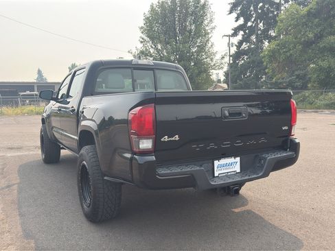 Used 2018 Toyota Tacoma SR AWD/4WD image 22