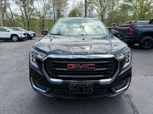 Used 2024 GMC Terrain SLE image 8