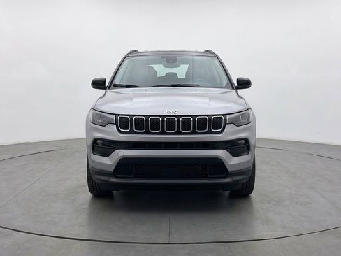 Used 2025 Jeep Compass Limited AWD/4WD image 2