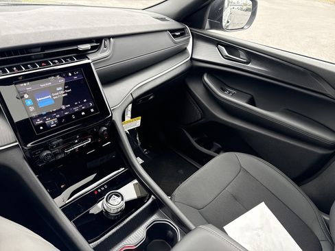 New 2025 Jeep Grand Cherokee Laredo X w/ Luxury Tech Group I image 22