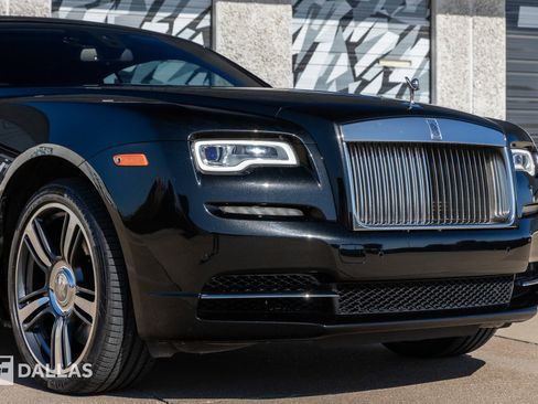 Used 2017 Rolls-Royce Wraith image 2