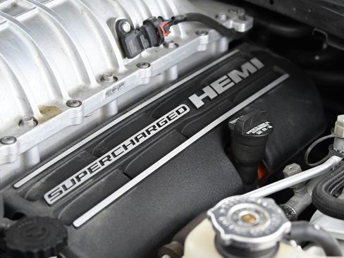 Used 2016 Dodge Challenger SRT Hellcat image 19