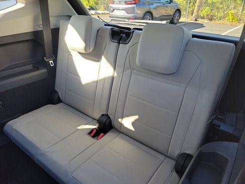 Certified 2020 Volkswagen Tiguan SE image 14