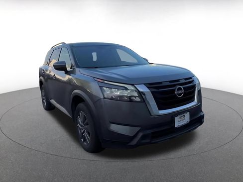 Used 2025 Nissan Pathfinder SV FWD image 3