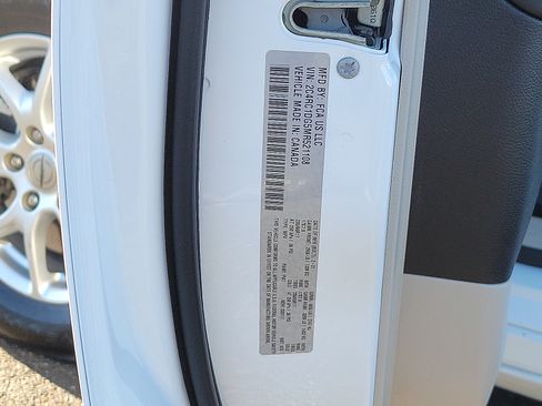 Used 2021 Chrysler Voyager Lxi FWD image 24
