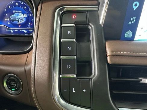 Used 2024 Chevrolet Suburban High Country AWD/4WD image 18