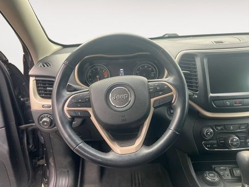 Used 2018 Jeep Cherokee Limited AWD/4WD image 13