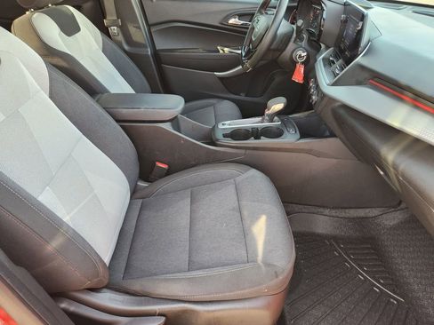 Used 2024 Chevrolet Trax RS w/ Driver Confidence Package image 17