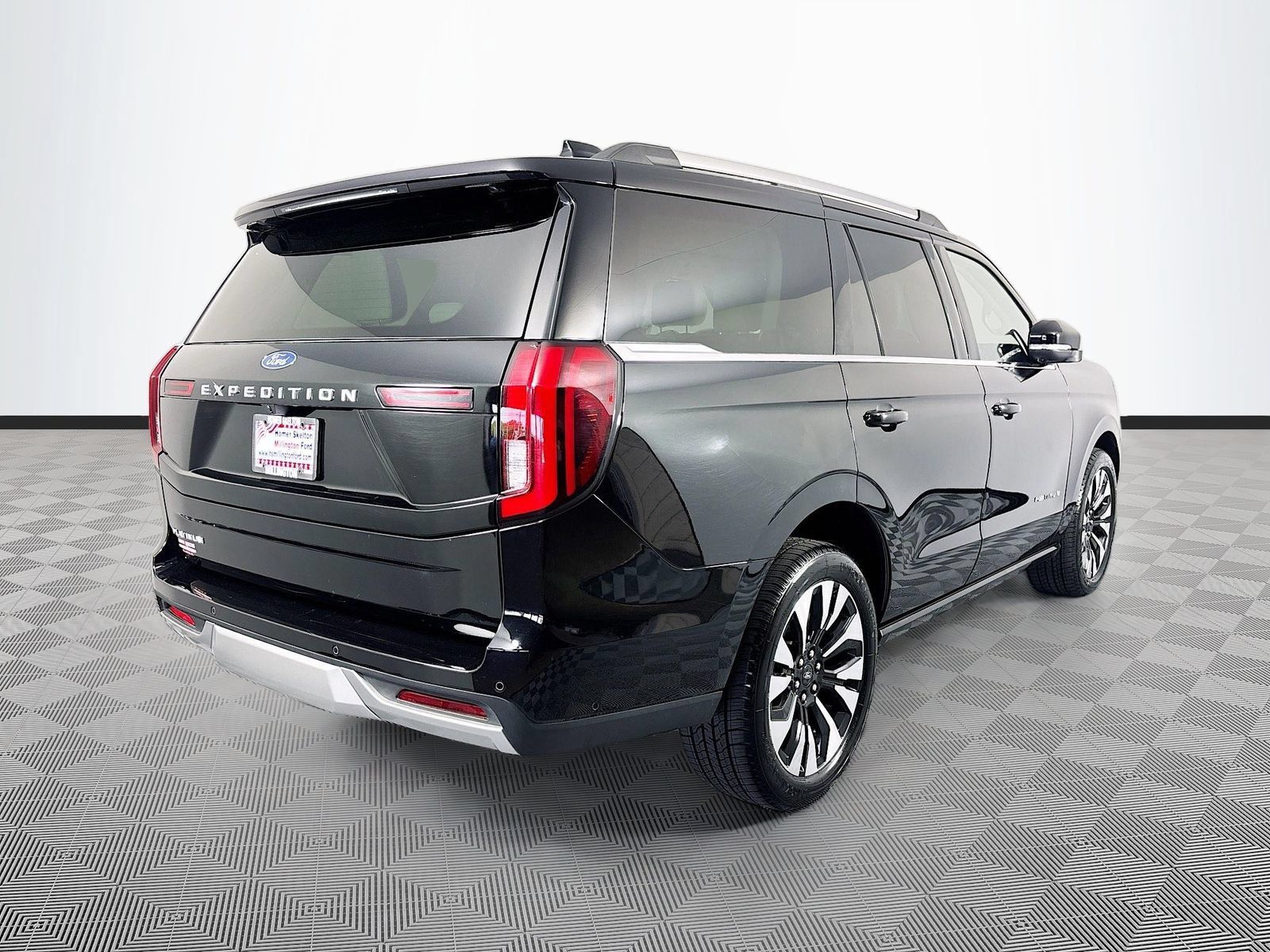 Used 2025 Ford Expedition Platinum w/ Driver's Package AWD/4WD image 7