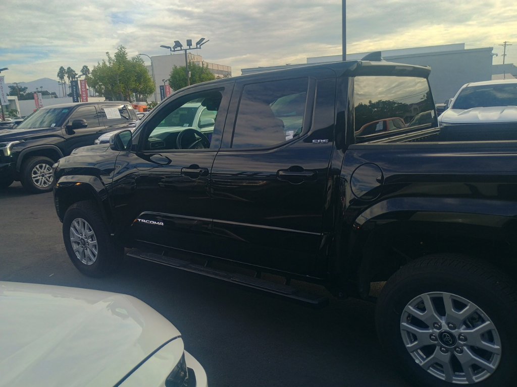 Used 2026 Toyota Tacoma SR5 AWD/4WD image 6
