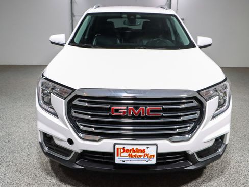 Used 2024 GMC Terrain SLT AWD/4WD image 4