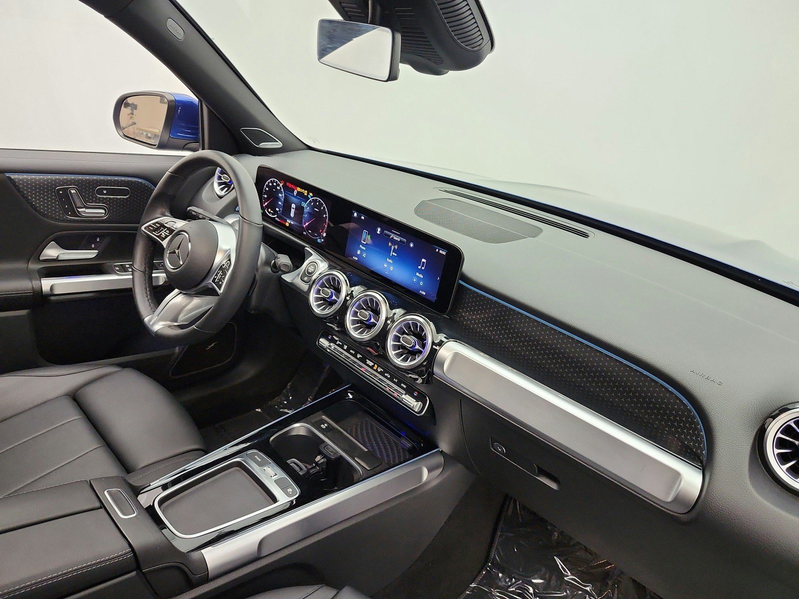 Used 2024 Mercedes-Benz GLB 250 4MATIC image 19
