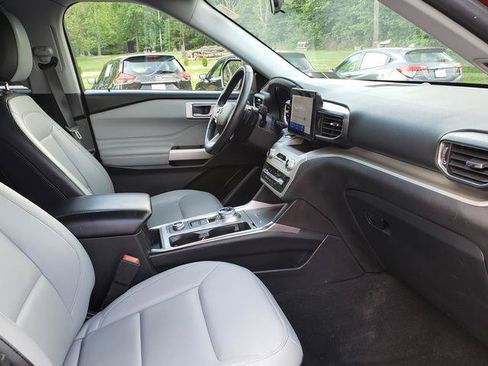 Used 2021 Ford Explorer XLT w/ Equipment Group 202A AWD/4WD image 21