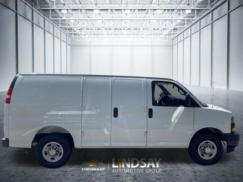 New 2026 Chevrolet Express 2500 w/ Driver Convenience Package RWD image 9